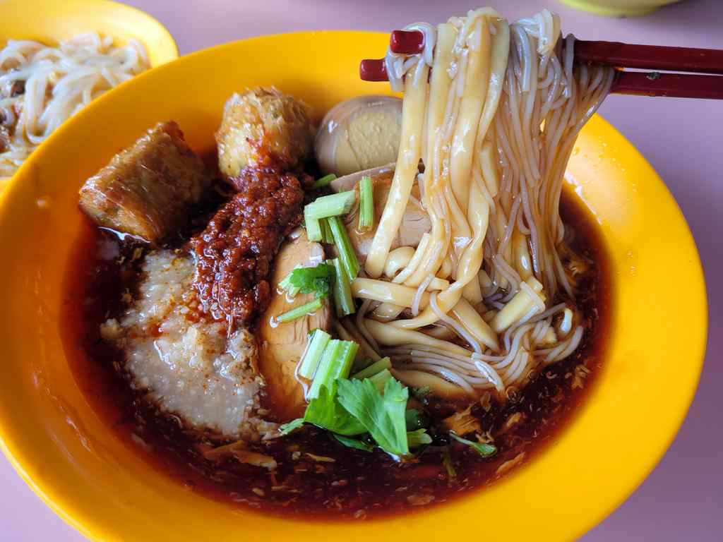 Ang Mo Kio Loh Mee Laksa selection with bee hoon and yellow noodles are springy and have a texture which compliments the lor sauce