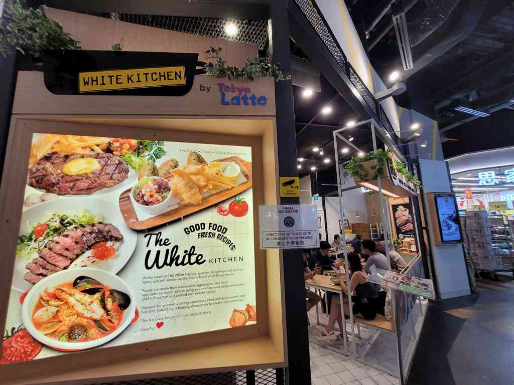 white-kitchen-jcube-by-tokyo-latte-shaunchng